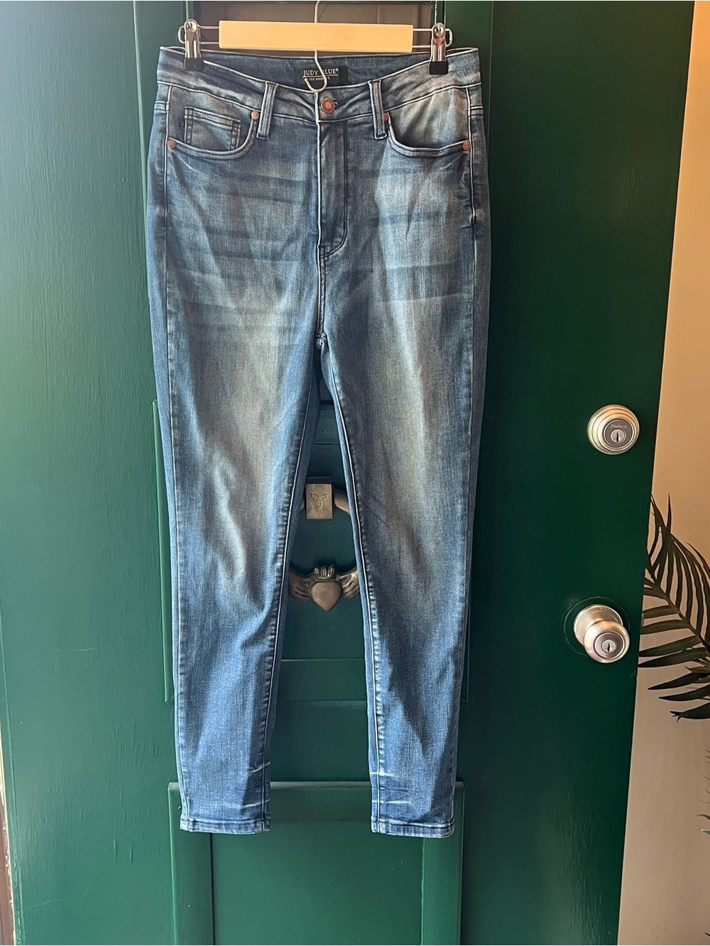 Judy Blue High-Rise Skinny Jeans in Faded Blue Wash